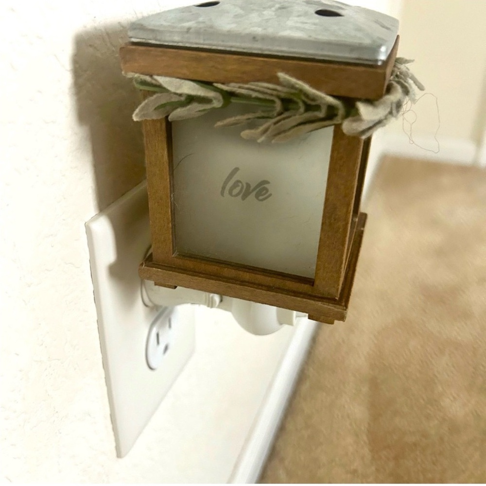🔥 ACCENT Botanical Farmhouse Brown Wooden Home Fragrance PlugIn Great condition
